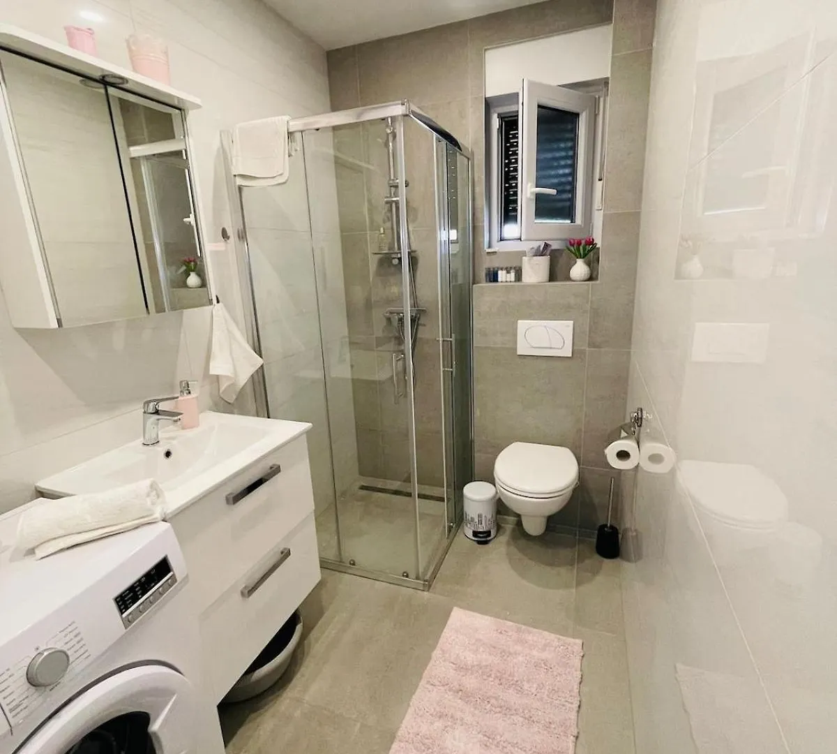 Modern Apartment Near Trogir Center, Free Parking