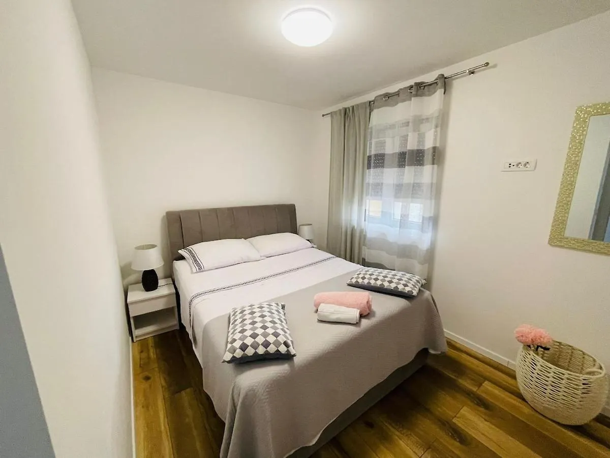 Modern Apartment Near Trogir Center, Free Parking 0*,